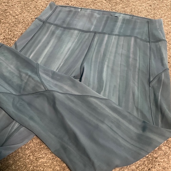 ABSTRACT LULULEMON LEGGING SIZE 10 - Picture 1 of 3